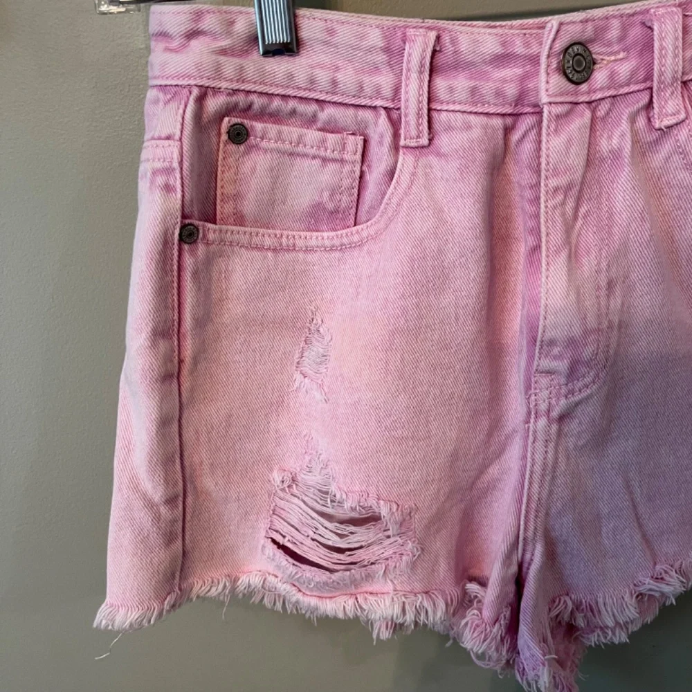 Denim Co. High Rise Distressed Raw Hem Denim Jean Shorts/Pink/Size 6